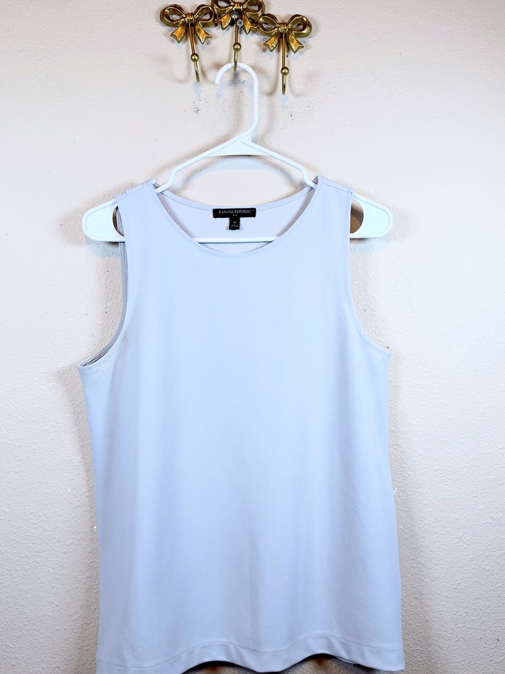 Banana Republic Lavender Sleeveless Crewneck Tank with Crus Cross Back. Size M